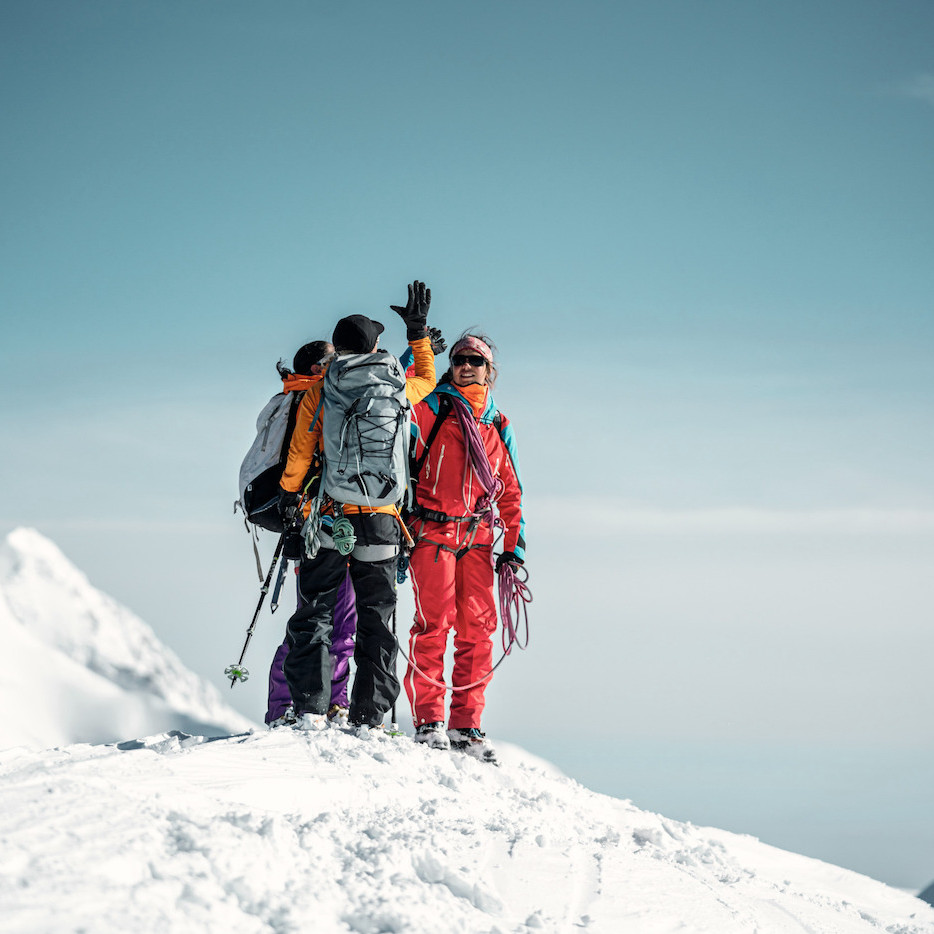 FP Events | Switzerland Tourism/Andre Meier, Breithorn, groupe de femmes au sommet d'une montagne