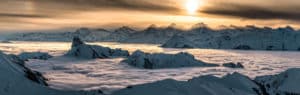 FP Events | Switzerland Tourism/Martin Maegli, Hiver Panorama de Gurnigel avec le Stockhorn, qui depasse de la brume. Le soleil sur l'Eiger, Moench et Jungfrau.