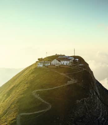 FP Events | Switzerland Tourism/Sebastien Staub, La célèbre auberge de montagne du Faulhorn a survécu presque sans changement depuis sa construction en 1830.