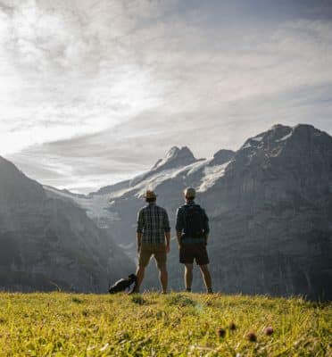 FP Events | Switzerland Tourism / Serge Hoeltschi, marcheurs sur les sommets de Grindelwald