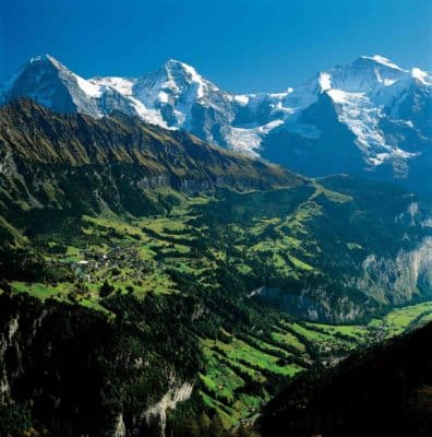 FP Events | Switzerland Tourism/Lucia Degonda, Suisse. tout naturellement. Isenfluh (1084 m) dans lÕOberland bernois. Vue depuis Sulwald, au-dessus du village, sur lÕEiger, le Moench et la Jungfrau. Plus en avant a gauche, la station de Wengen et, dans la vallee, Lauterbrunnen.