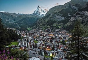 FP Events | Switzerland Tourism/Lorenzo Riva, une ville dans les montagnes