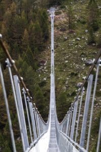 FP Events | Zermatt © Valentin Flauraud, pont suspendu en montagne