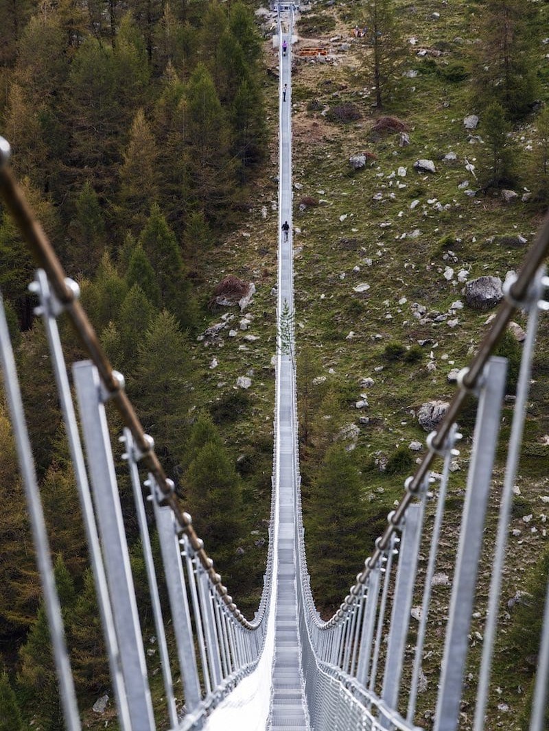 FP Events | Zermatt © Valentin Flauraud, pont suspendu en montagne