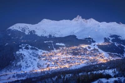 FP Events | Les 3 Vallees/David Andre, vue de Méribel la nuit avec la Saulire en arriére