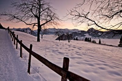 FP Events |  Switzerland Tourism/Jan Geerk, Soiree d'hiver Sattel avec un panorama alpin.